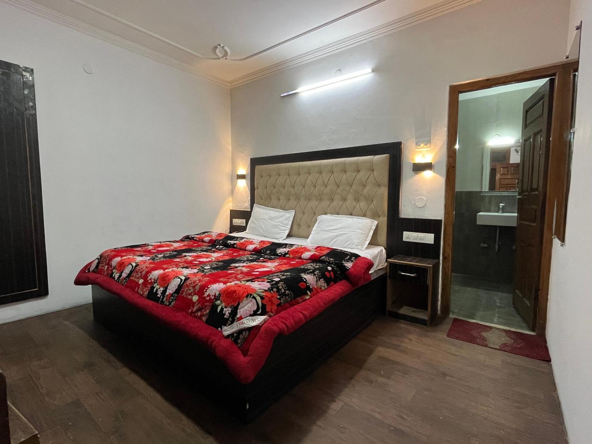 Hotel Premier Mall Road Manali Exterior photo
