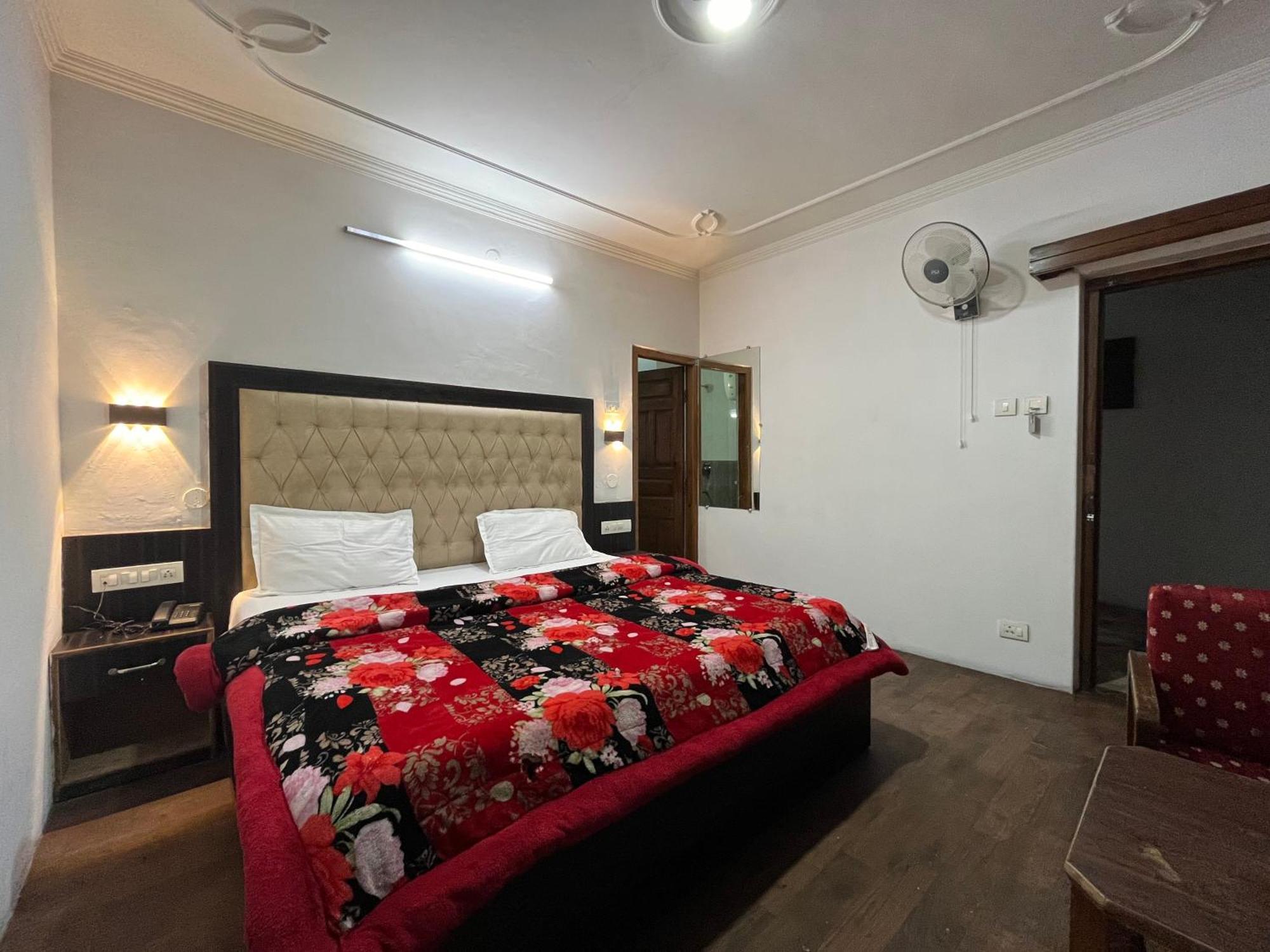 Hotel Premier Mall Road Manali Exterior photo